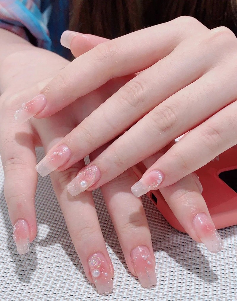 Khi gắn nail box lên tay phải có cảm giác tự nhiên và thoải mái