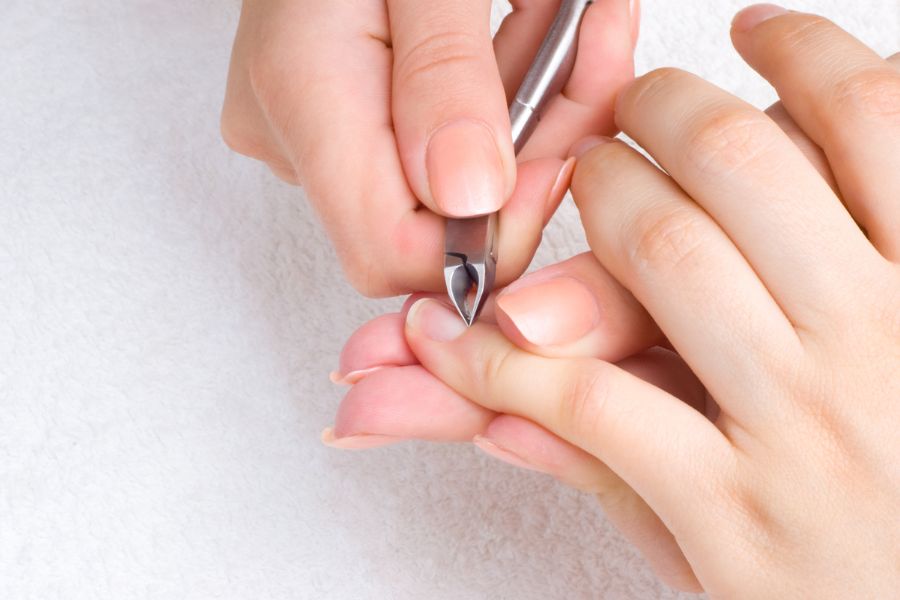 Kỹ thuật viên được đào tạo bài bản đảm bảo nhặt da đúng cách, an toàn và tỉ mỉ