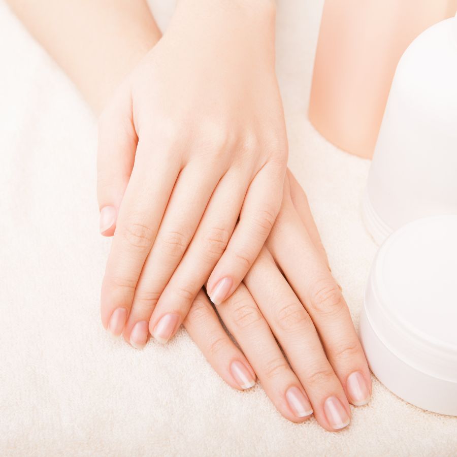 3 cách dưỡng móng tay dài và cứng DỄ LÀM tại nhà