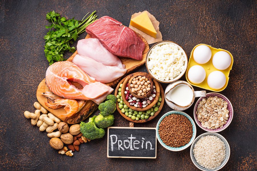 Bạn nên cung cấp thêm protein cho cơ thể để nuôi dưỡng móng nhanh dài