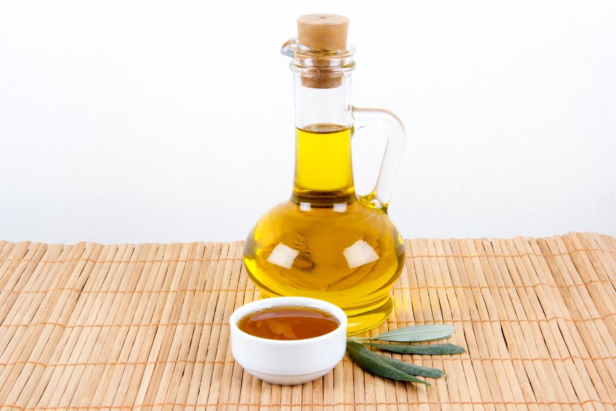 Khắc phục tình trạng móng khô, dễ gãy bằng các tinh dầu thiên nhiên
