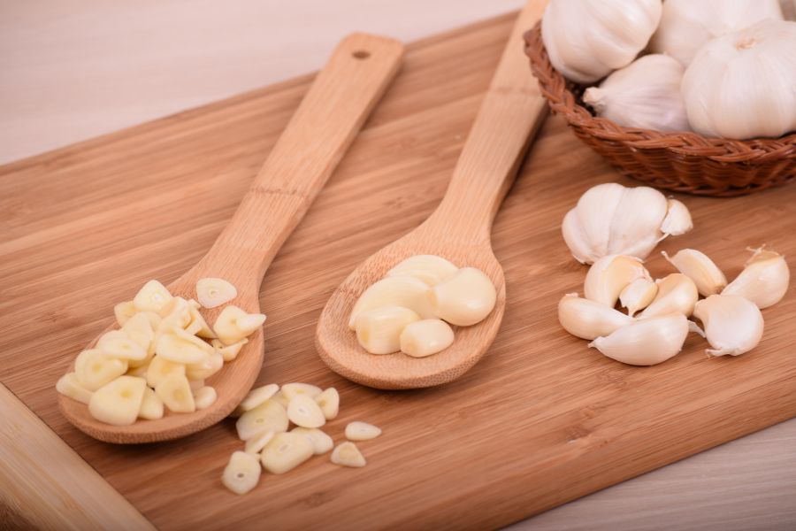 Chất Allicin có trong tỏi giúp thúc đẩy móng phát triển nhanh và khoẻ mạnh hơn