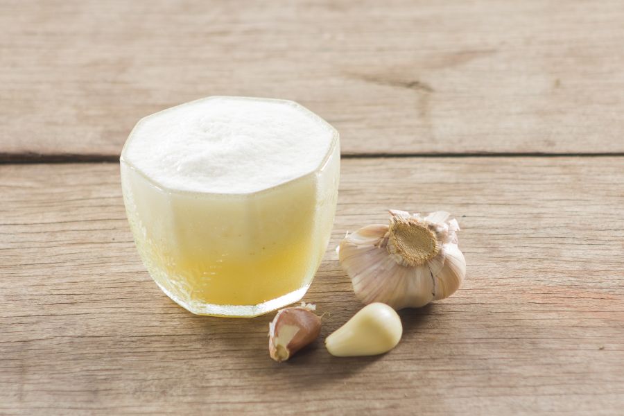 Chất Allicin có trong tỏi giúp thúc đẩy móng tay mọc nhanh và cứng cáp hơn