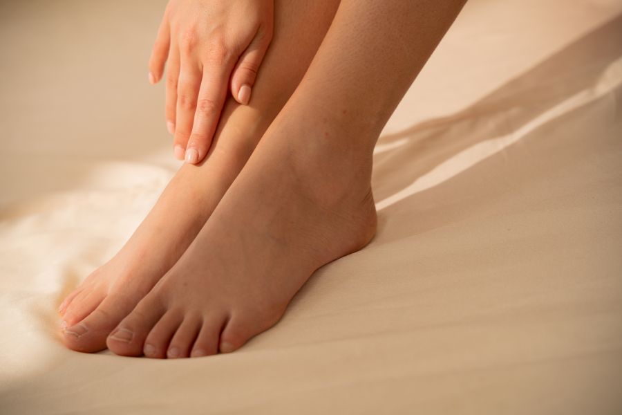 Bạn hãy luôn giữa vùng móng chân sạch và khô để móng phục hồi tốt nhất