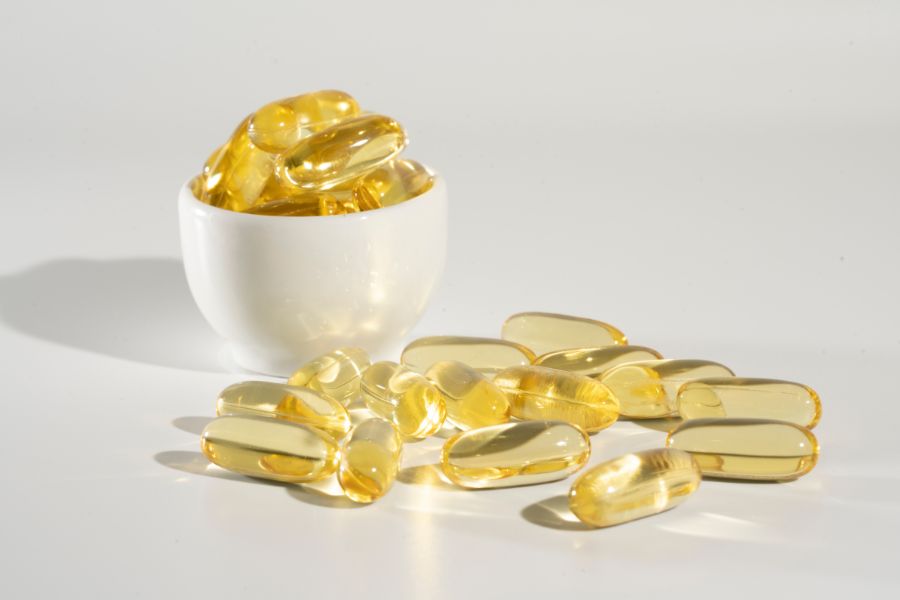 Vitamin E là chất chống oxy hóa mạnh mẽ, được dùng để phục hồi móng yếu do sơn gel và hóa chất