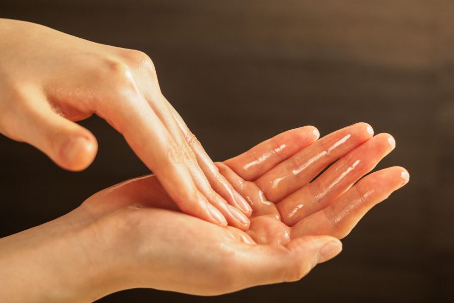 Massage móng tay 5 phút mỗi tối để tăng cường lưu thông máu