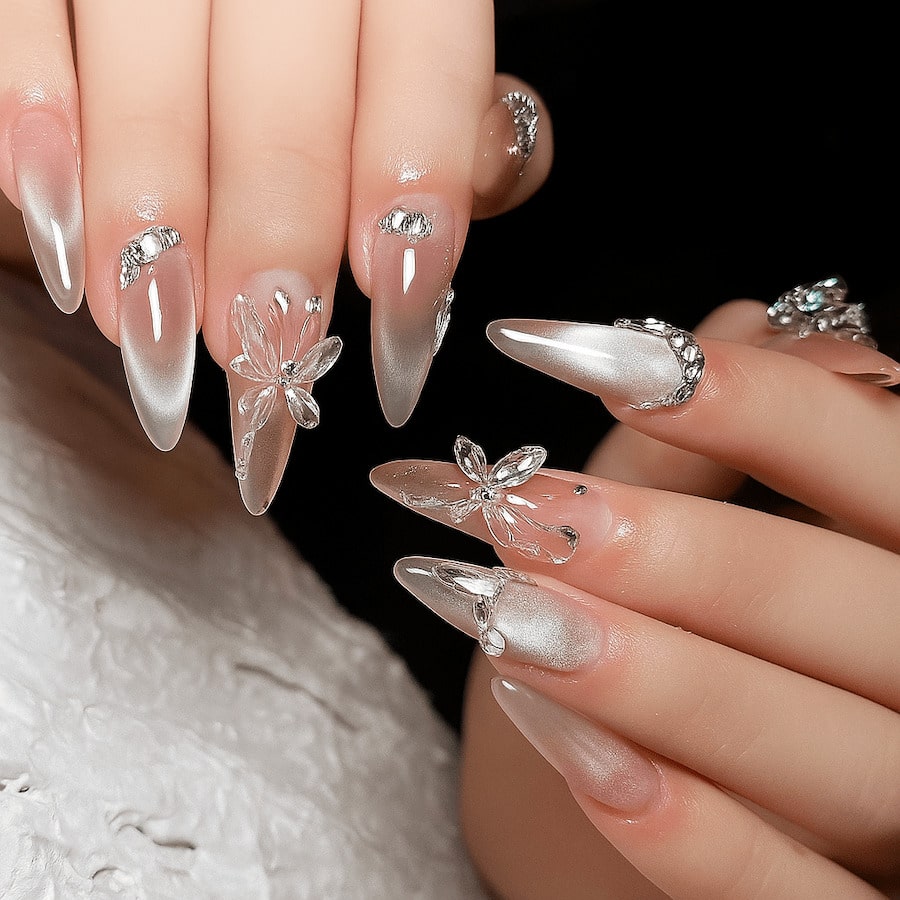 Các mẫu nail sang chảnh rất phù hợp với những buổi tiệc tùng cuối năm