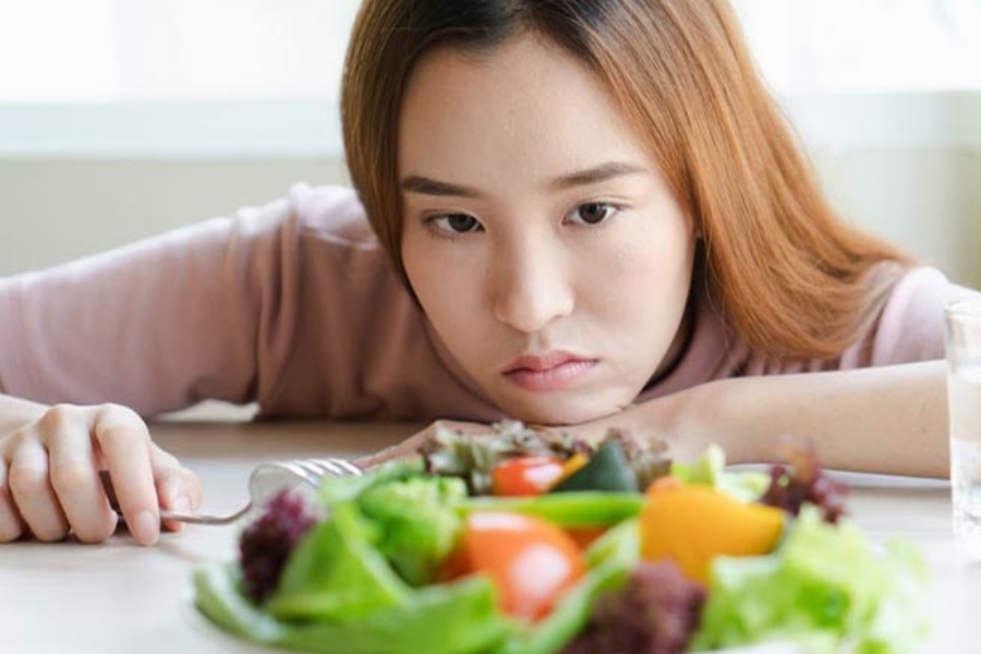 Thiếu hụt dinh dưỡng là nguyên nhân chính khiến da tay thiếu sức sống