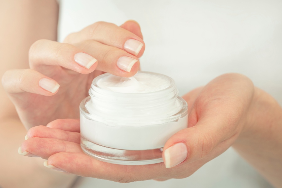 Bạn nên chọn sản phẩm dưỡng da tay có thành phần phù hợp