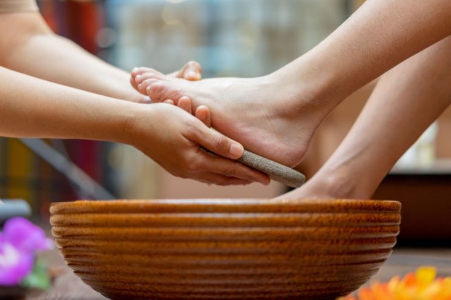 Dịch vụ chà gót chân không hề gây đau cho khách hàng