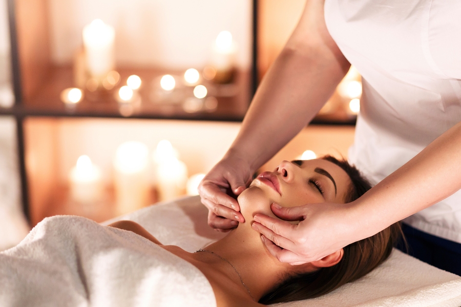 Dịch vụ chăm sóc da mặt cơ bản giúp thư giãn toàn diện cho làn da