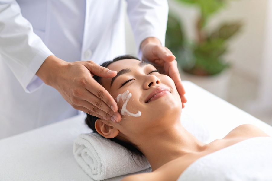 Đặt lịch ngay tại Rin Nails để giữ chỗ và tận hưởng trọn vẹn dịch vụ