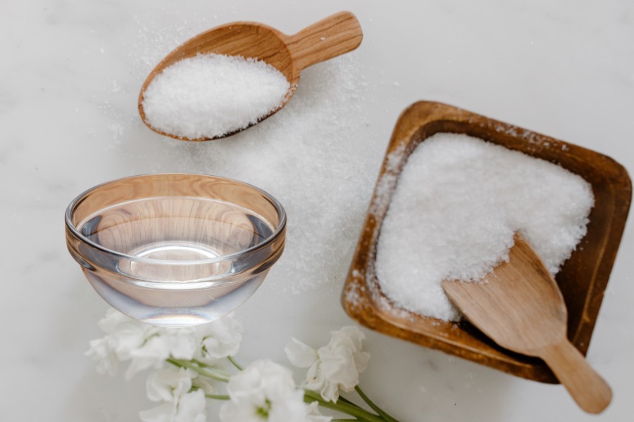 Nguyên liệu ngâm móng tay bằng nước muối cực đơn giản