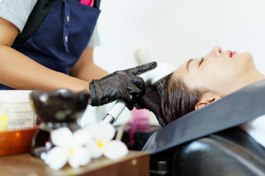 Đặt lịch gội đầu thư giãn ngay hôm nay tại Rin Nails!