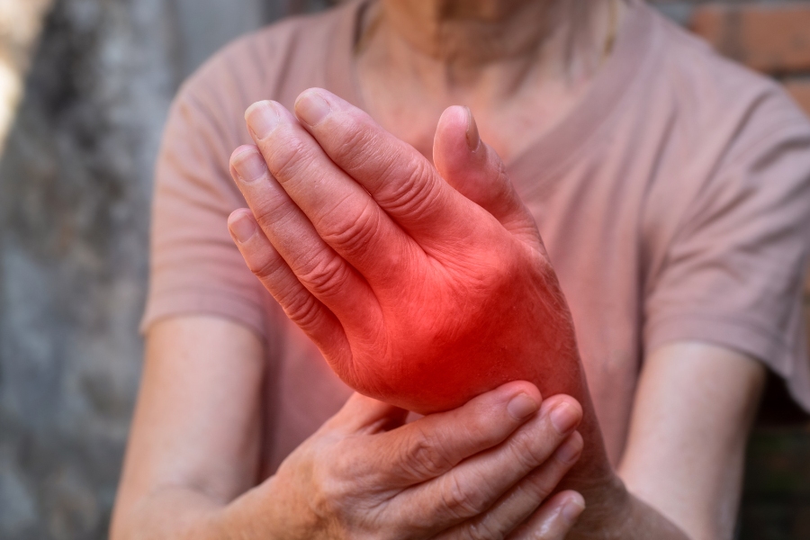 Massage tay giúp giảm đau mỏi và tăng linh hoạt cho khớp tay