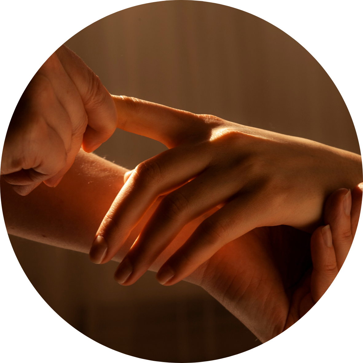 Dịch Vụ Massage Tay Tại Rin Nails - Giải Cứu Đôi Tay Mệt Mỏi Tức Thì