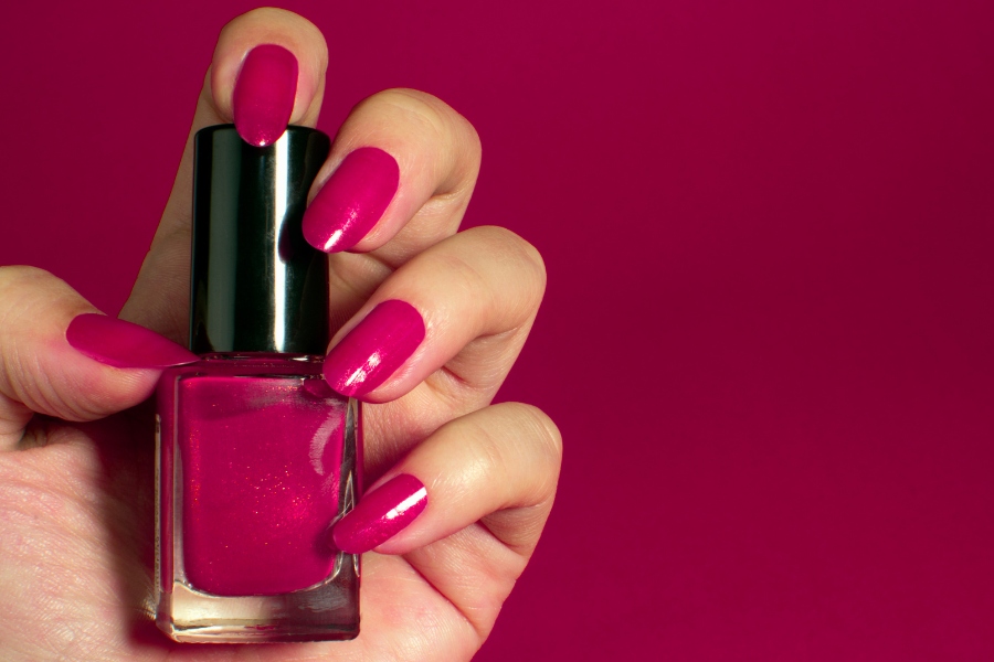 Thành phần trong sơn dưỡng giúp bảo vệ móng khỏi các tác nhân gây hại