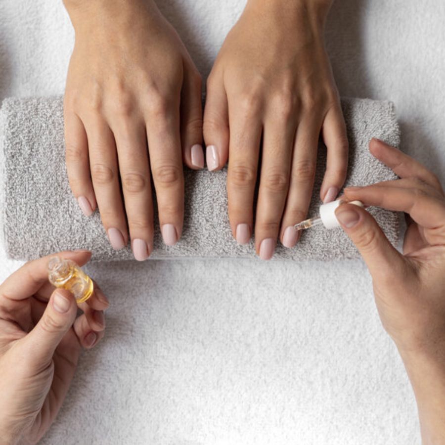 Xem ngay 5 cách chăm sóc móng tay bị hư tổn nhanh và hiệu quả