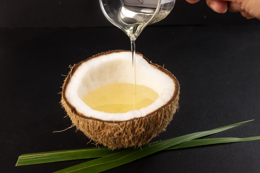 Dầu dừa chứa rất nhiều thành phần có lợi cho da
