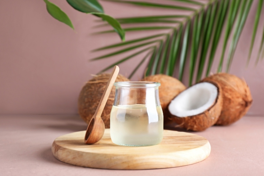 Dầu dừa kết hợp với nước cốt chanh giúp làm sáng da