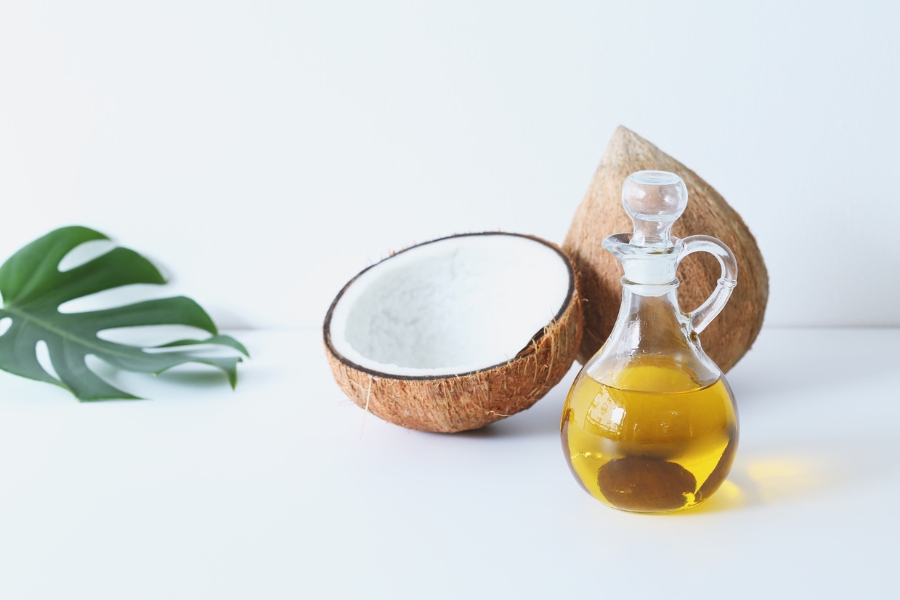 Chọn dầu dừa nguyên chất giúp phát huy hiệu quả dưỡng da tay vượt trội