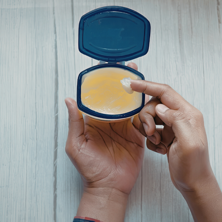 Cách dưỡng da tay bằng vaseline