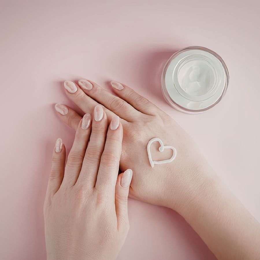 Khám Phá Các Cách Dưỡng Da Tay Mềm Mại, Mịn Màng Tại Nhà