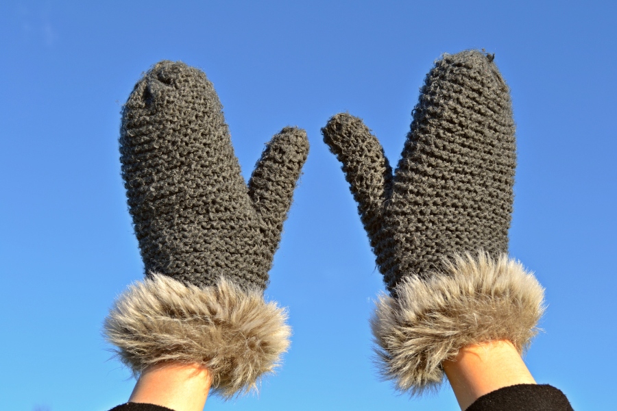 Bạn nên đeo găng tay len khi ra ngoài trời lạnh