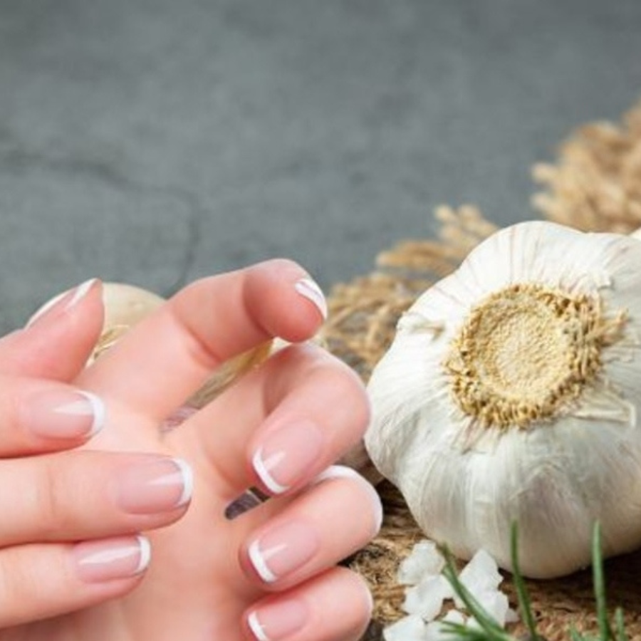 5 Cách Dưỡng Móng Tay Bằng Tỏi Hiệu Quả Bất Ngờ