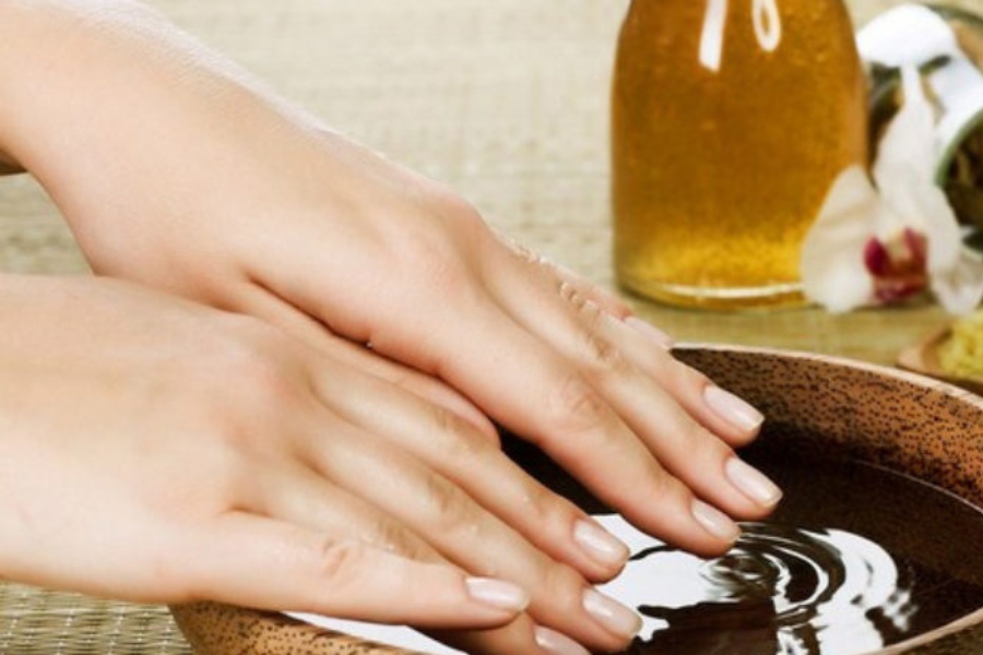 Chăm sóc móng tay tại nhà giúp các tình trạng bệnh về móng sớm bình phục