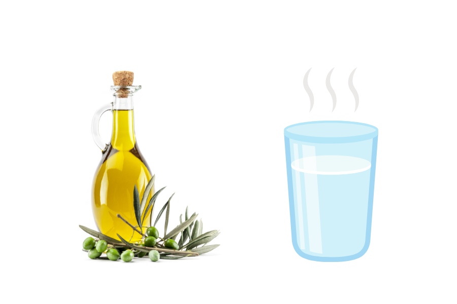 Bạn cũng có thể ngâm tay trong nước ấm và dầu oliu để chăm sóc da tay