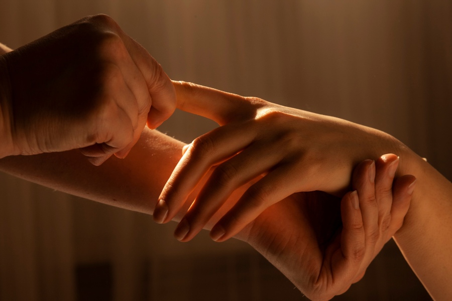 Tùy vào tình trạng da mà bạn sử dụng cách dưỡng bằng dầu oliu một cách hợp lý