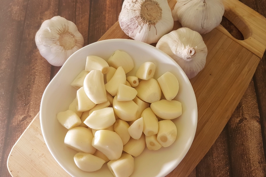 Tỏi là nguyên liệu tự nhiên nên bạn cần kiên trì mới đạt được hiệu quả tốt