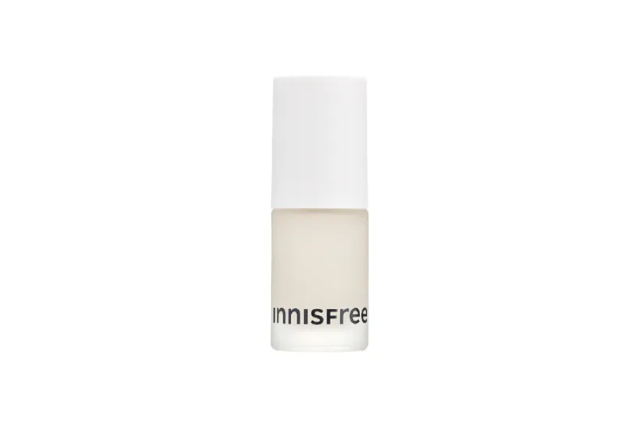 Innisfree Nail Strengthener có thể được dùng như một lớp sơn lót trước khi sơn móng