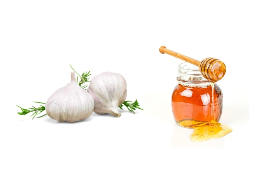 Tỏi kết hợp mật ong cũng là một phương pháp nuôi dưỡng móng tay hiệu quả