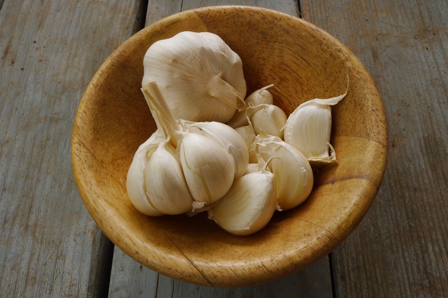 Bạn có thể sử dụng tỏi nguyên chất dưỡng móng tay 