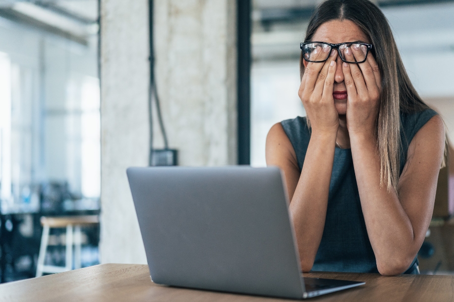 Nếu người bệnh thấy cơ thể mệt mỏi, rất có thể móng tay màu vàng do bệnh lý