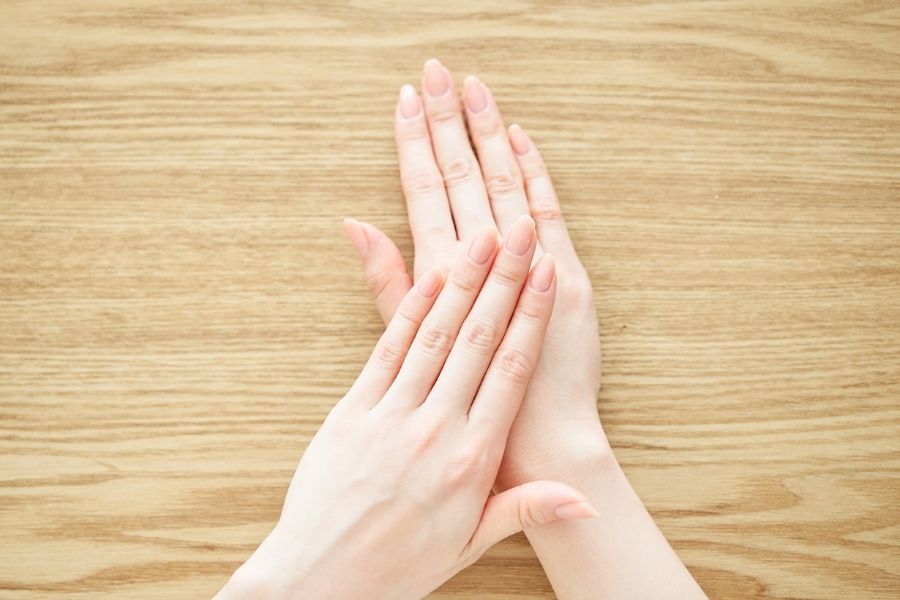 Thường xuyên vệ sinh móng tay để tránh bệnh lý và duy trì sức đề kháng cho móng